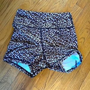 Fleo shorts size medium worn less than 5 times in great condition